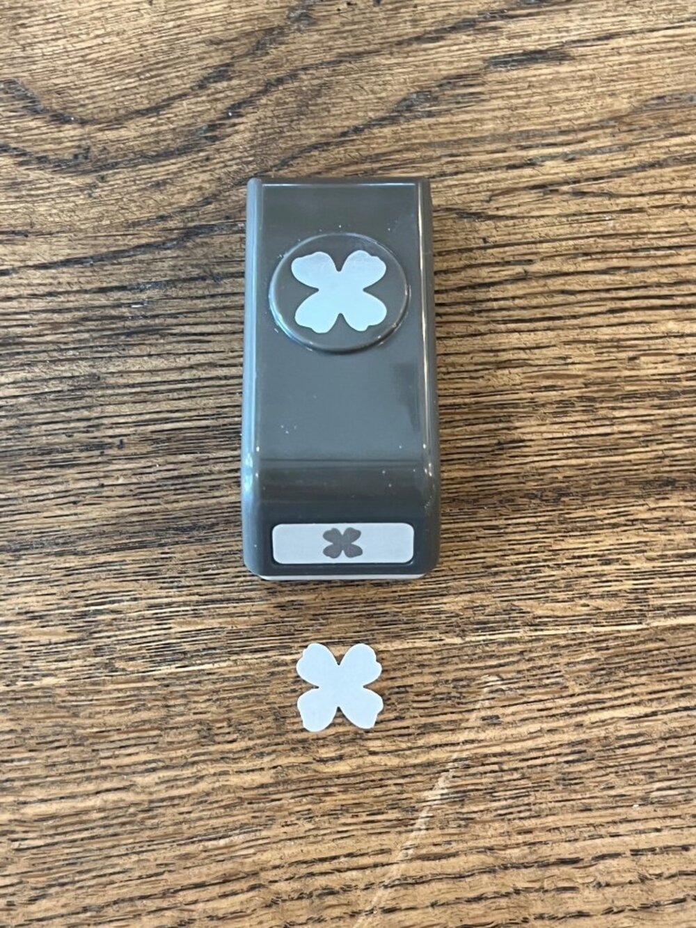 Stampin' Up! 4 Petal Flower Small Paper Punch Craft Tool Scrapbooking Cardmaking